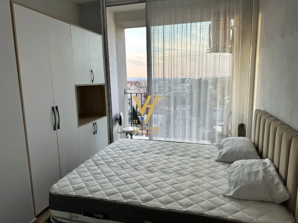 Tirane, jepet me qera apartament 1+1+Ballkon Kati 8, 75 m² 520 € (RRUGA RIZA CEROVA)