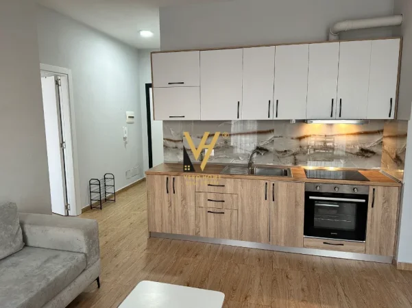 Tirane, jepet me qera apartament 1+1+Ballkon Kati 8, 75 m² 520 € (RRUGA RIZA CEROVA)