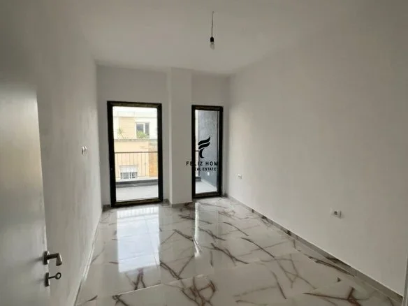 Tirane, jepet me qera zyre Kati 3, 76 m² 700 € (RRUGA E BARRIKADAVE)
