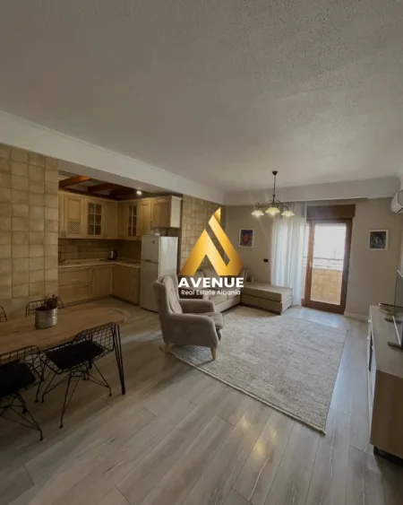 Shqiperi, jepet me qera apartament 1+1 Kati 7, 850 € (Rruga e Barrikadave)