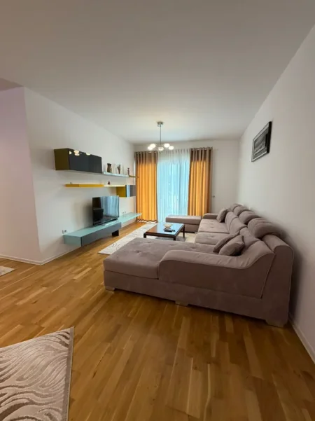 Tirane, jepet me qera apartament 2+1+Ballkon Kati 2, 100 m² 900 € (Kopshti Botanik)