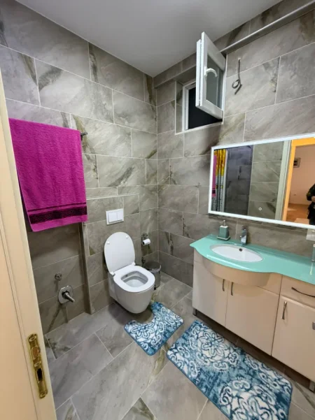 Tirane, jepet me qera apartament 2+1+Ballkon Kati 2, 100 m² 900 € (Kopshti Botanik)