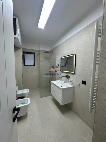 Tirane, jepet me qera apartament 2+1+Ballkon Kati 2, 100 m² 783 € 