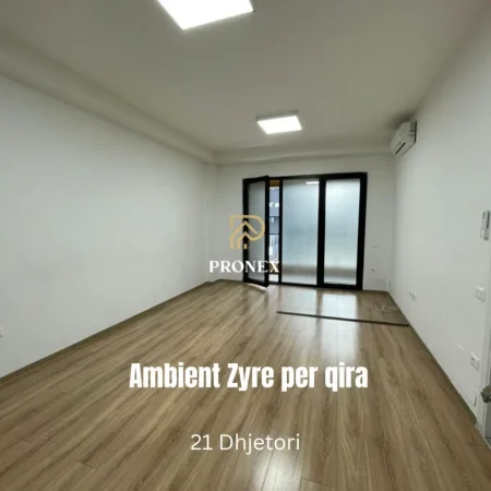 Tirane, jepet me qera zyre Kati 1, 108 m² 1.100 € (21 Dhjetori)