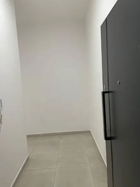 Tirane, jepet me qera zyre Kati 1, 108 m² 1.100 € (21 Dhjetori)
