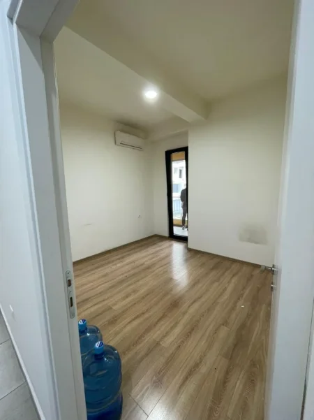 Tirane, jepet me qera zyre Kati 1, 108 m² 1.100 € (21 Dhjetori)