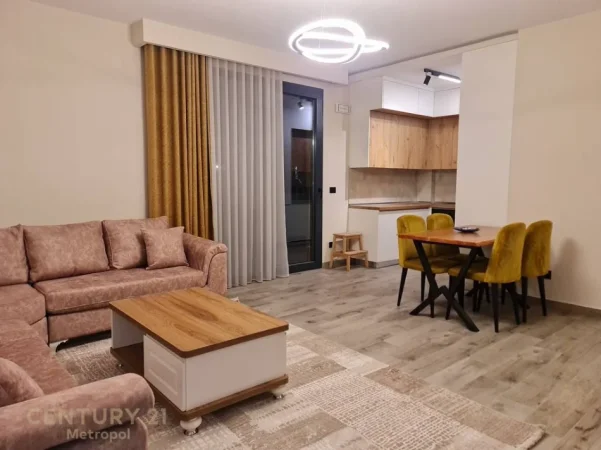 Tirane, jepet me qera 1+1 Kati 1, 80 m² 800 € (teg)