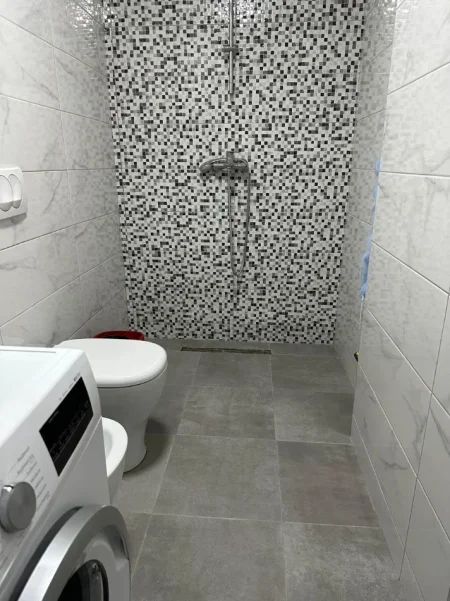 Tirane, jepet me qera apartament 1+1 Kati 2, 73 m² 650 € (Don Bosko)