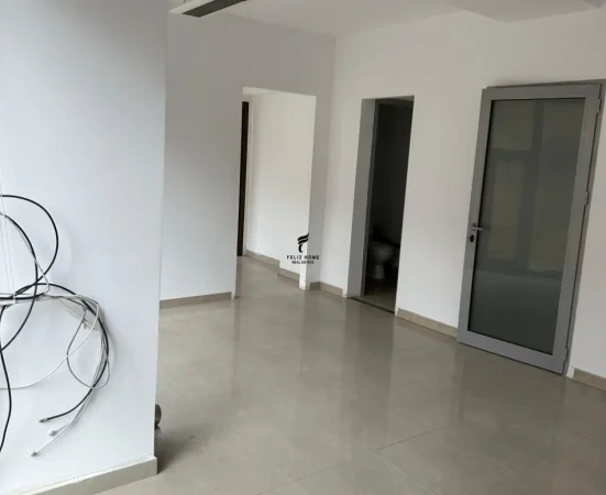 Tirane, jepet me qera zyre Kati 1, 60 m² 700 € (PAZARI I RI)