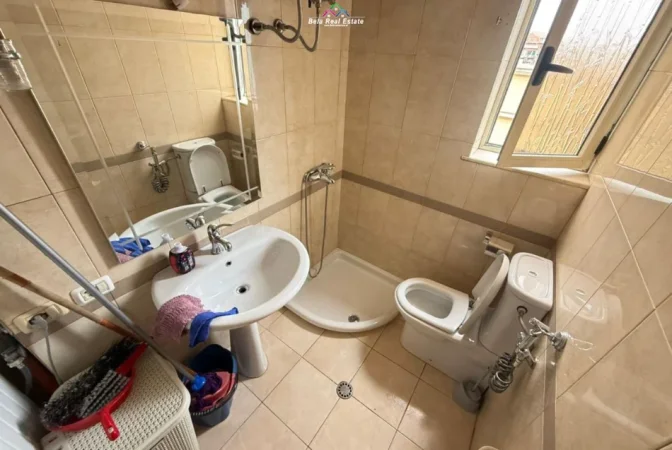 Tirane, jepet me qera apartament 2+1 Kati 3, 65 m² 575 € (RRuga e Dibres)