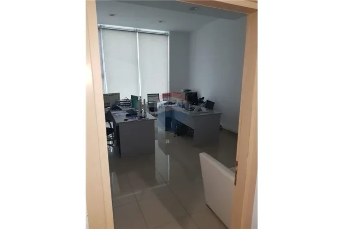 Tirane, jepet me qera zyre Kati 1, 530 m² 5.800 € 