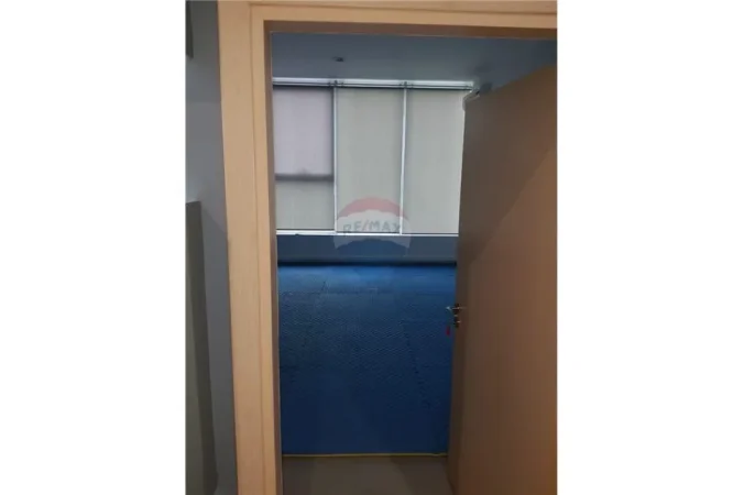 Tirane, jepet me qera zyre Kati 1, 530 m² 5.800 € 