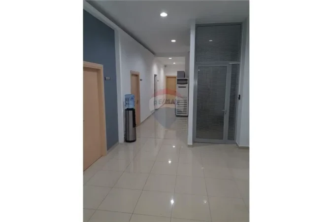 Tirane, jepet me qera zyre Kati 1, 530 m² 5.800 € 