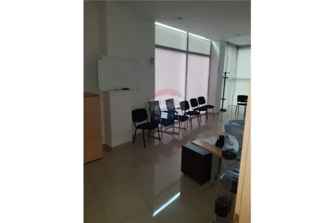 Tirane, jepet me qera zyre Kati 1, 530 m² 5.800 € 
