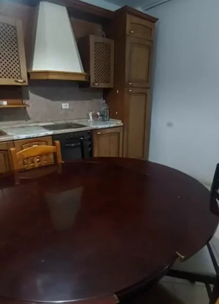 Tirane, jepet me qera apartament 2+1 Kati 1, 120 m² 350 € (Kinostudio)