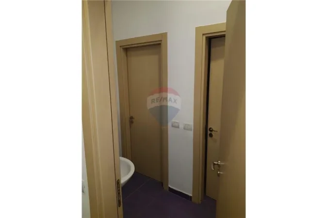 Tirane, jepet me qera zyre Kati 1, 530 m² 5.800 € 