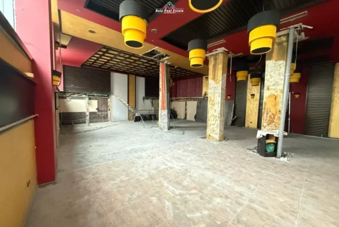 Tirane, jepet me qera lokal Kati 0, 180 m² 700 € (Afer Fakultetit te Mjekesis)