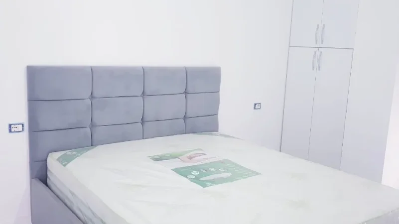 Tirane, jepet me qera apartament 1+1 Kati 3, 90 m² 650 € (Komuna e Parisit)