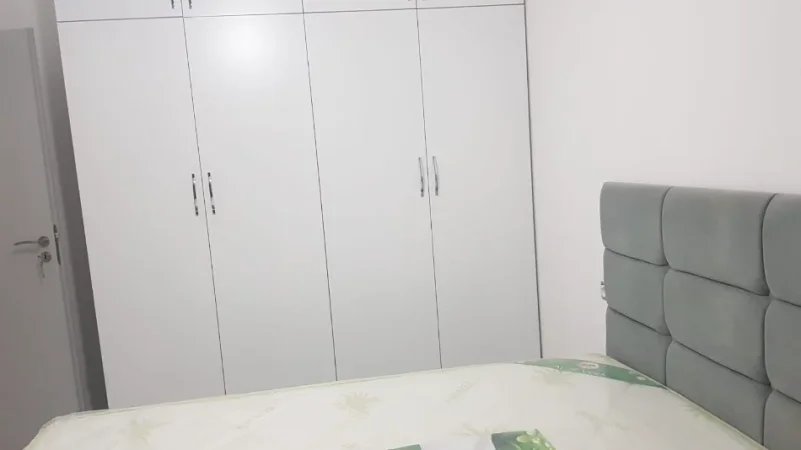 Tirane, jepet me qera apartament 1+1 Kati 3, 90 m² 650 € (Komuna e Parisit)