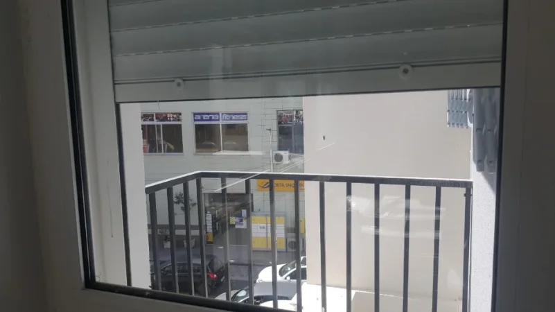 Tirane, jepet me qera apartament 1+1 Kati 3, 90 m² 650 € (Komuna e Parisit)