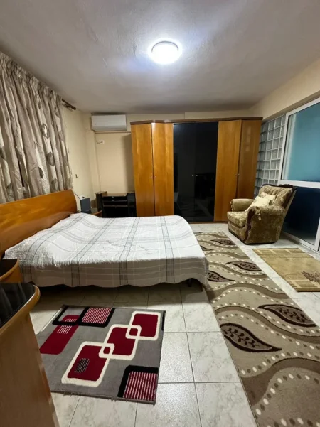 Tirane, jepet me qera apartament 2+1 Kati 1, 110 m² 500 € (Laprak)