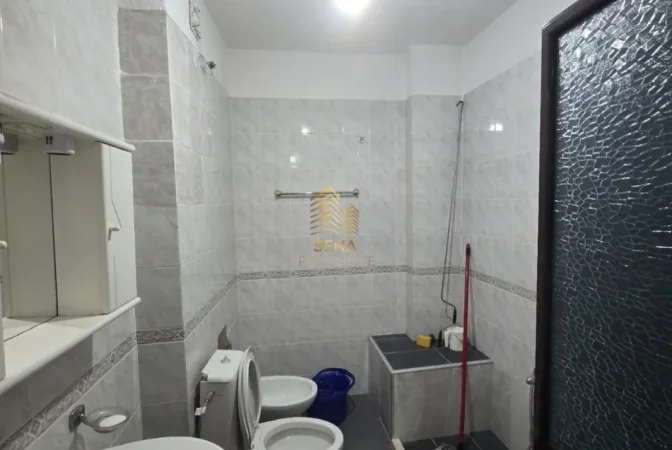 Tirane, jepet me qera apartament 1+1 Kati 3, 65 m² 400 € (Vasil Shanto)