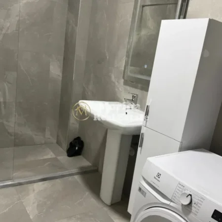 Tirane, jepet me qera apartament 2+1 Kati 5, 100 m² 650 € (Rruga Kavajes)