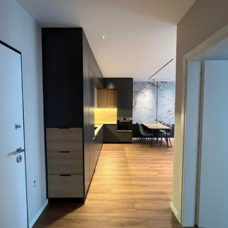 Tirane, jepet me qera apartament 1+1+Ballkon , 70 m² 700 € (Rruga Jordan Misja)