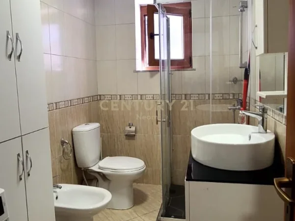 Tirane, jepet me qera apartament 1+1 Kati 2, 66 m² 600 € (myslym shyri)