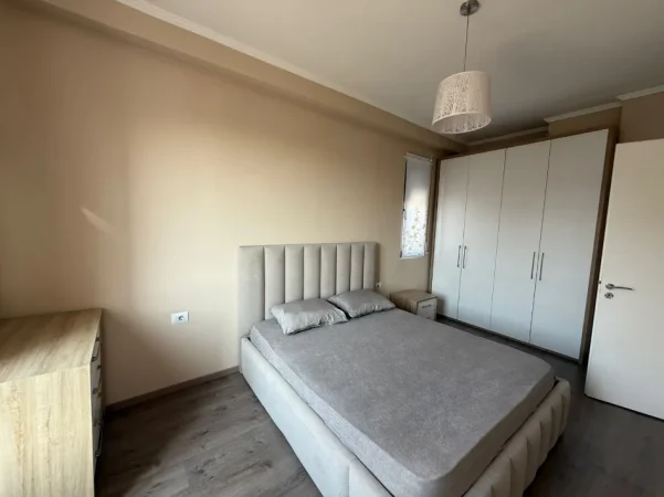Tirane, jepet me qera apartament 1+1 Kati 3, 60 m² 450 € (rruga xhanfize keko)