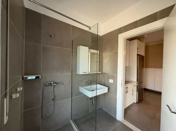 Tirane, jepet me qera apartament 1+1 Kati 3, 60 m² 450 € (rruga xhanfize keko)