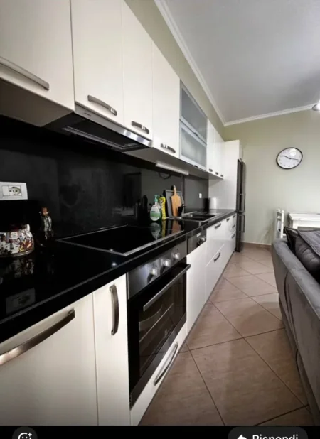 Durres, jepet me qera apartament 1+1 , 60 m² 350 € (shkembi i kavajes)