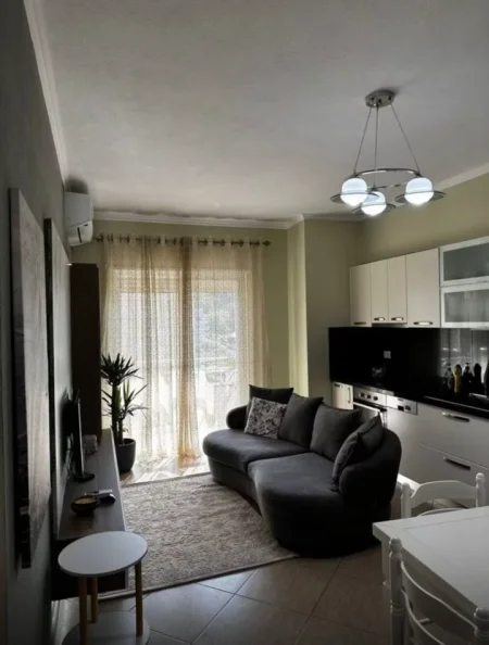 Durres, jepet me qera apartament 1+1 , 60 m² 350 € (shkembi i kavajes)