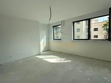 Tirane, jepet me qera apartament 1+1 Kati 9, 99 m² 298.000 € (VERTIKAL)