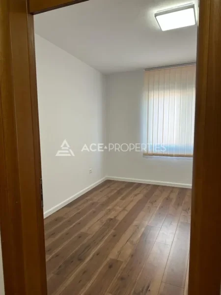 Durres, jepet me qera ambjent biznesi Kati 2, 20 m² 250 € (Qender,Durres)