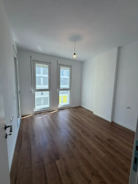 Tirane, jepet me qera apartament 1+1 Kati 5, 53 m² 250 € (Univers City)