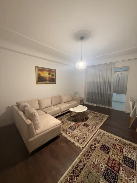 Tirane, jepet me qera apartament 2+1+Ballkon Kati 2, 100 m² 550 € (Don Bosko)