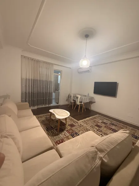 Tirane, jepet me qera apartament 2+1+Ballkon Kati 2, 100 m² 550 € (Don Bosko)