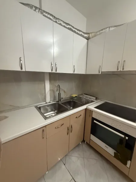 Tirane, jepet me qera apartament 2+1+Ballkon Kati 2, 100 m² 550 € (Don Bosko)