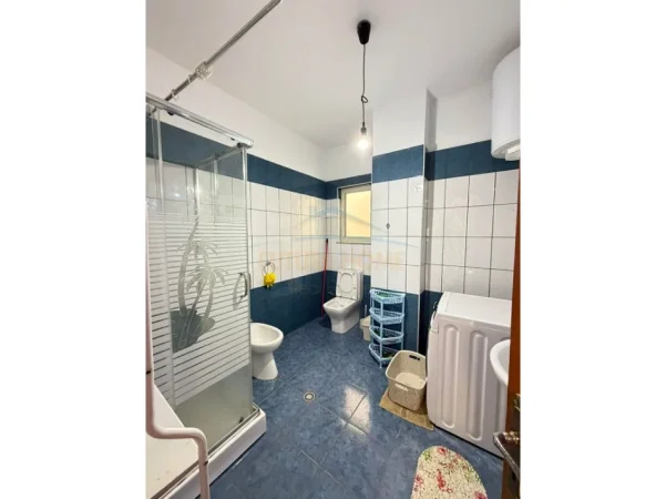 Tirane, jepet me qera apartament 2+1+Ballkon Kati 5, 116 m² 550 € (Yzberisht)