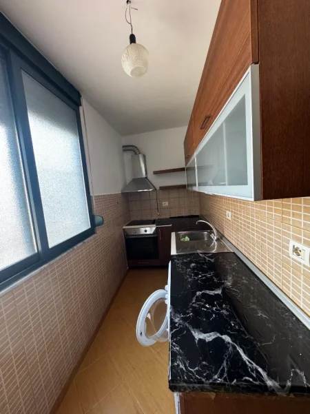 Tirane, jepet me qera apartament 1+1 Kati 2, 60 m² 400 € (Rruga Pasho Hysa)
