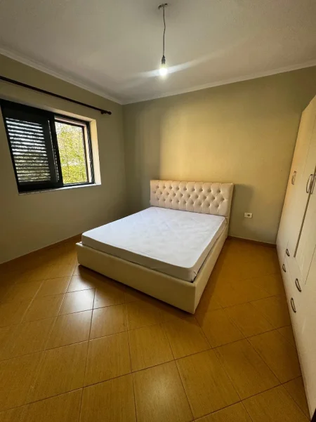 Tirane, jepet me qera apartament 1+1 Kati 2, 60 m² 400 € (Rruga Pasho Hysa)