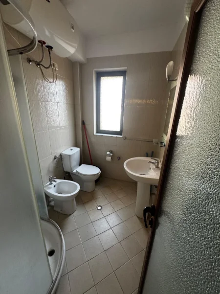 Tirane, jepet me qera apartament 1+1 Kati 2, 60 m² 400 € (Rruga Pasho Hysa)