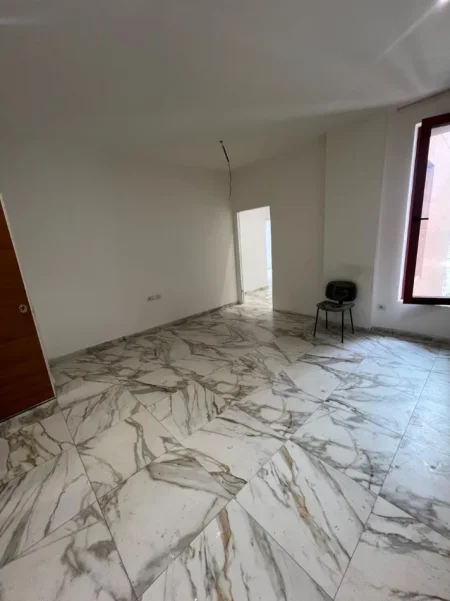 Tirane, jepet me qera ambjent biznesi Kati 1, 78 m² 1.300 € 