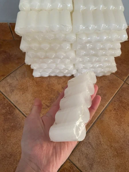 Tirane, shes 51 pako me qirinj 60 mij lek te gjitha 60 €