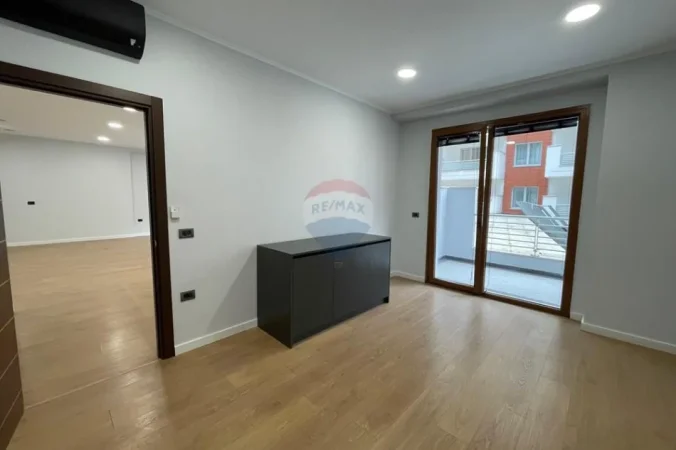 Tirane, jepet me qera , 180 m² 2.500 € (Delijorgj)
