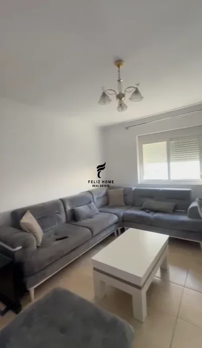 Tirane, jepet me qera apartament 1+1 Kati 3, 60 m² 500 € (XHAMLLIKU)