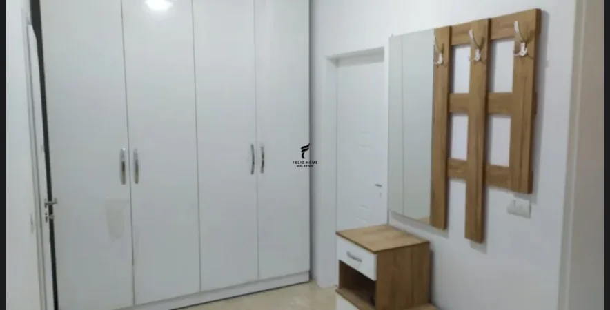 Tirane, jepet me qera apartament 1+1 Kati 3, 60 m² 500 € (XHAMLLIKU)