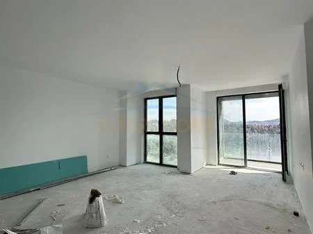 Tirane, jepet me qera apartament 3+1 Kati 15, 140 m² 5.126 € (VERTIKAL)