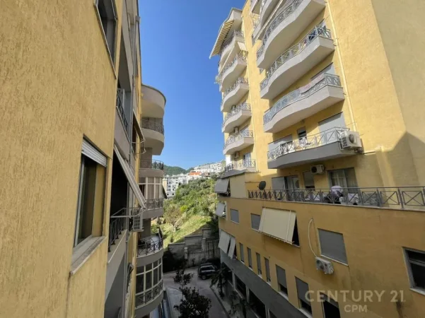 Tirane, jepet me qera apartament 1+1 Kati 3, 75 m² 600 € (kopshti botanik)